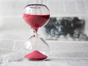 Hourglass with pink sand that helps to calculate How much does it take to move locally?