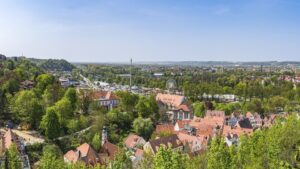 Finding a new home is an important part of any relocation plan. Once you find your new neighborhood, it will be easier to mentally prepare for moving.