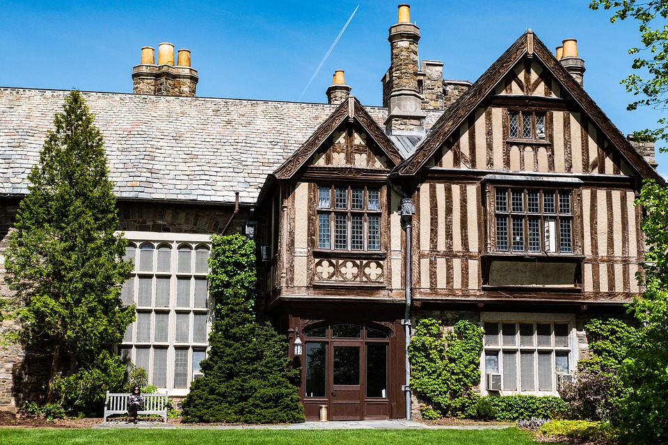 Our residential movers Saddle River NJ can make sure your apartment or house is packed and relocated in no time. Old-styled household in New Jersey - one of many our Saddle River NJ helped relocate.
