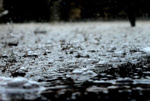 Just because the weather is bad doesn’t mean that your relocation has to be a disaster moving in bad weather
