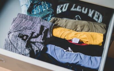 How to pack clothes for moving